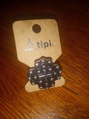 Tipi Silver-Tone Stud Cross Ring - Women's Fashion